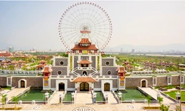 Thưởng thức xe điện một ray trên cao ở Asia Park Đà Nẵng