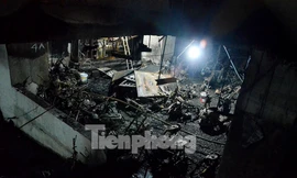 Cận cảnh hàng trăm xe máy bị cháy rụi ở chung cư Xa La