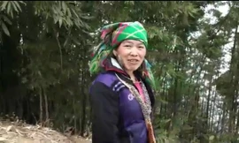 Cô gái người Mông nói tiếng Anh lưu loát