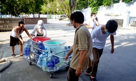 [ẢNH] Bệnh nhân vật vã trong cơn khát nước