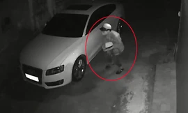 Camera ghi lại cảnh nam thanh niên vặt trộm gương Audi A5