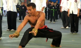 Nín thở xem võ sĩ đeo vòng sắt nặng đánh quyền Đại phục hổ