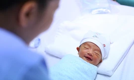 Khánh Thi khoe ảnh con trai