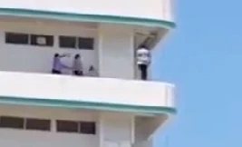 10 video ‘hot’: Ba phụ nữ giải cứu người đàn ông nhảy lầu tự tử