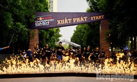 Sau nhiều lần tổ chức tại Sài Gòn, Champion Dash lần đầu tiên được tổ chức tại Ecopark (Hà Nội) thu hút khoảng 3.500 vận động viên tham dự đường đua dài khoảng 6.4km với chuỗi chướng ngại vật chỉ dành cho người tham dự từ 16 tuổi trở lên. 