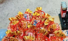 Túi may mắn đầu năm: Muối, diêm, bật lửa 