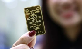 Giá vàng bất ngờ giảm mạnh 