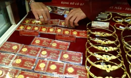 Giá vàng tiếp tục tăng 