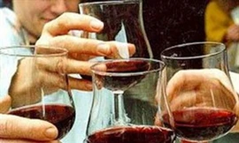 Uống rượu nhiều dễ rung nhĩ