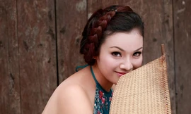 Tân Nhàn yếm đào xuống phố