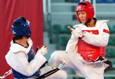 Lê Huỳnh Châu (phải) là một trong hai võ sỹ Taekwondo VN giành quyền dự Olympic 2012 Ảnh: VSI