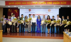 T.Ư Đoàn tặng Kỷ niệm chương Vì thế hệ trẻ cho lãnh đạo các Cục, Vụ T.Ư Đoàn