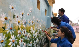 Con đường bích hoa là một trong những hoạt động ý nghĩa của tuổi trẻ Thủ đô nhằm xây dựng văn minh đô thị