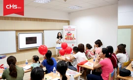 Chị Phan Thị Hồ Điệp chia sẻ kỹ năng tạo cảm hứng cho con trẻ học bài