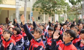 Học bổng “Vì mái trường xanh” góp phần thúc đẩy các em ý thức phân loại rác thải, bảo vệ môi trường và giúp bạn đến trường.