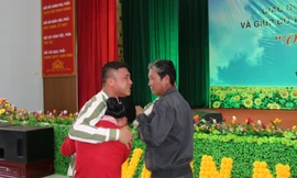 Cuộc gặp gỡ đầy xúc động của phạm nhân và thân nhân tại chương trình