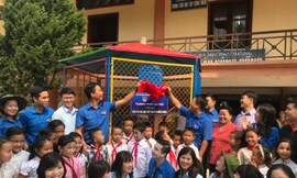 Tuổi trẻ Thủ đô trao tặng sân chơi cho thiếu nhi Điện Biên