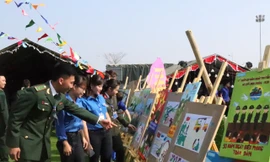 Hội trại "Xuân biên giới - Âm tình quân dân" hấp dẫn, thu hút với nhiều hoạt động đặc sắc.