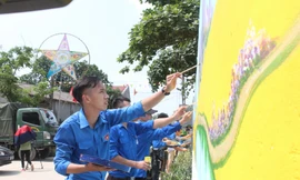 Con đường bích họa đầy sắc màu được tuổi trẻ Bắc Giang thực hiện ngay sau lễ khởi động chiến dịch thanh niên tình nguyện hè sáng 26/5