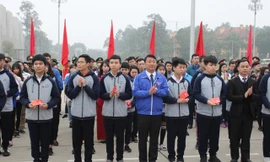 Các đoàn viên, thanh niên ưu tú Thủ đô tại lễ báo công dâng Bác