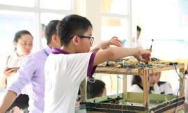 Các thí sinh trình bày sản phẩm sáng tạo tại Hội thi Tin học trẻ toàn quốc lần thứ 25, năm 2019.