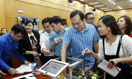 Các đội bốc thăm cho vòng chung kết Hội thi “Thanh niên với cải cách hành chính và văn hóa công sở” được tổ chức vào ngày 20/10 tới.