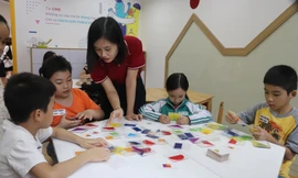 Trẻ em trải nghiệm tư duy sáng tạo tại CMS Việt Nam.