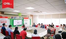 Chị Phan Thị Hồ Điệp chia sẻ những kinh nghiệm phát triển năng lực tư duy cho con trẻ.