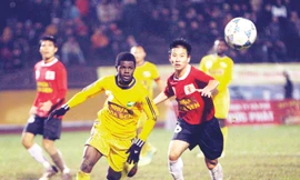 SLNA (vàng) sẽ có một chuyến làm khách khó nhọc tại Bình Dương Ảnh: VSI