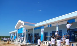 Tập thể Cô Gái Hà Lan tham gia xây trường Đèn Đom Đóm tại Kon Tum cho học sinh nghèo vùng khó