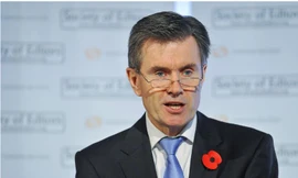 Cựu giám đốc tình báo Anh cáo buộc Trung Quốc đã giấu dịch bùng phát lúc đầu.