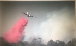 Australia đã phải huy động máy bay để dập tắt đám cháy rừng lan rộng.