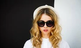 Đeo kính là một cách bảo vệ mùa dịch Covid-19