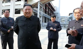 Nhà lãnh đạo Triều Tiên Kim Jong-un xuất hiện tại lễ khai trương nhà máy phân bón ở Suchon.