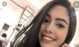 Siêu mẫu Brazil gây sốt với tuyên bố phơi nắng vùng kín giúp tăng ham muốn tình dục.