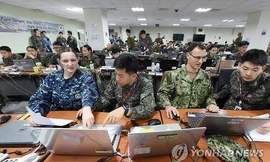 Lính Mỹ - Hàn ôn luyện các tình huống giả tưởng trên máy tính tại Busan, Hàn Quốc