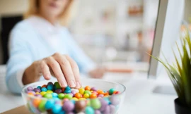 Hãy tránh xa đồ ngọt trước khi đi ngủ