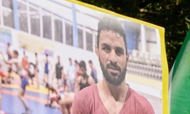 Những người biểu tình trước cửa đại sứ quán Iran tại London ngày 12/9 phản đối việc hành quyết đối với Võ sĩ Navid Afkari