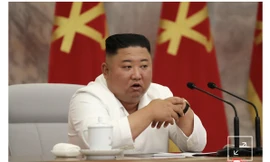 Nhà lãnh đạo Triều Tiên tại phiên họp của bộ chính trị ngày 2/7/2020. Ảnh: KCNA