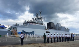 Tàu hải quân Ấn Độ cập cảng Nhà Rồng, TP HCM.