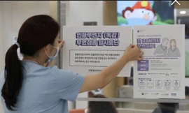 Tin tức về các vụ tử vong sau khi tiêm phòng cúm dày đặc trên báo chí Hàn Quốc khiến người dân hoang mang.