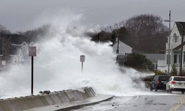 Nước Mỹ ‘gồng mình’ chống siêu bão Sandy