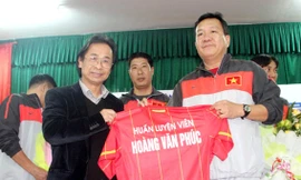 VFF giữ HLV Hoàng Văn Phúc