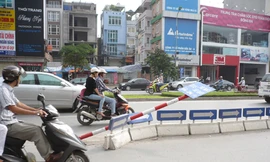 Hà Nội sẽ xem xét dỡ bỏ dải phân cách phân làn
