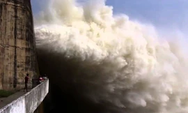 Các hồ thuỷ điện Hoà Bình, Sơn La tiếp tục xả lũ do mưa lớn từ thượng nguồn