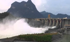 Thuỷ điện Hoà Bình mở cửa xả lũ khẩn cấp từ 18 giờ ngày 18/7