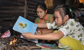 Kiệt sức vì lũ, cô trò chẳng còn tâm trí cho Ngày nhà giáo