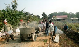 CLB Thanh niên giúp nhau phát triển kinh tế (Hòa Bình) nhận công trình gây quỹ