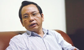 Phó Chủ tịch UBND TP Hà Nội, Vũ Hồng Khanh trả lời PV báo Tiền Phong. Ảnh: Hồng Vĩnh