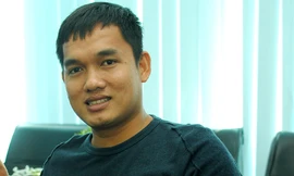 Chủ trại trồng nấm Bùi Minh Thắng. Ảnh: Xuân Tùng